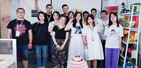 2019-6-24公司全体同事为商务员工丁琪过生日